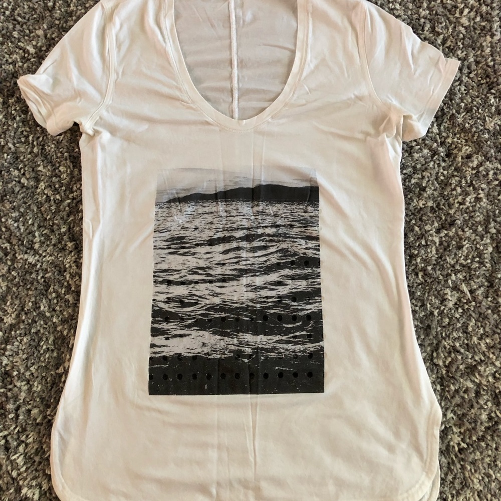Lulu tee shirt